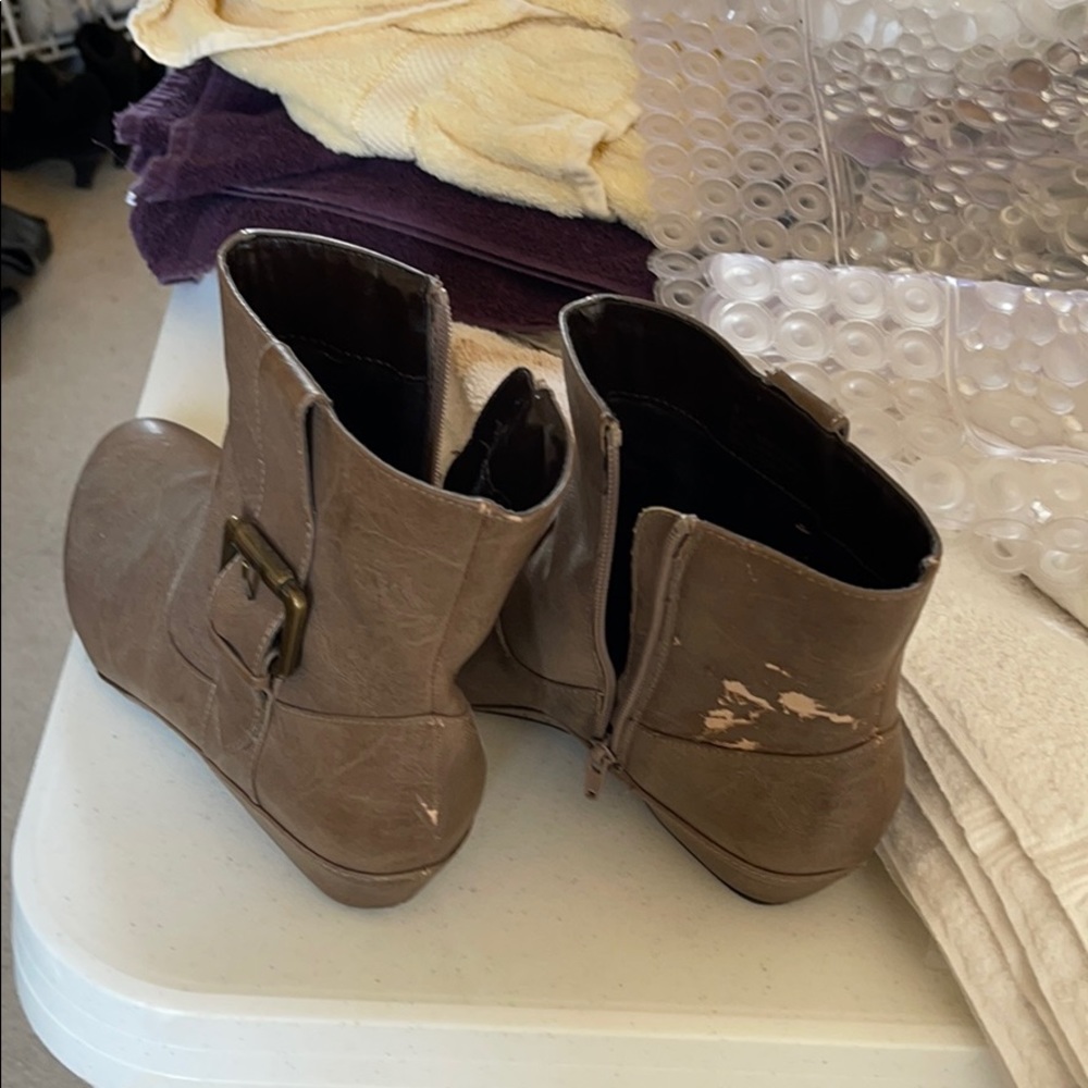 Shoes - Picture 2 of 2
